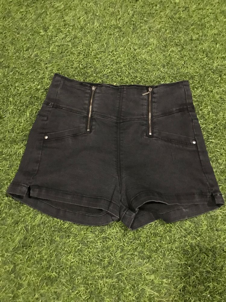 Bershka black highwaisted shorts