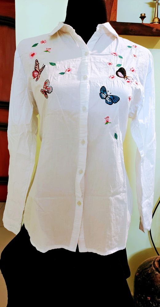 Item-KBG32/PRELOVED/Pure Cotton XL White shirt with EMBROIDERY.