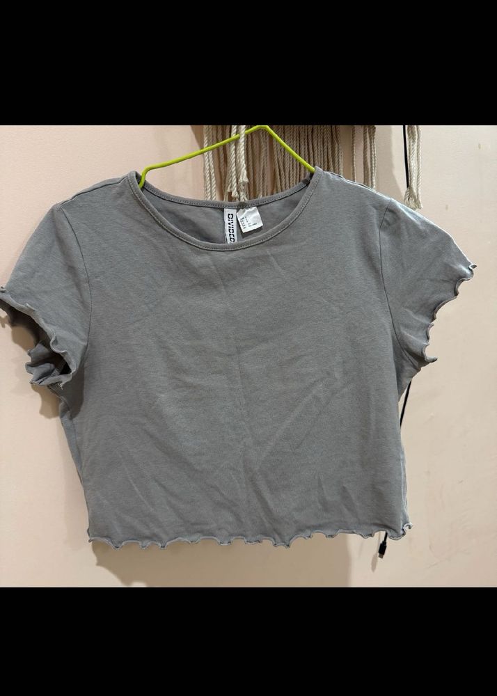 grey cropped baby tee