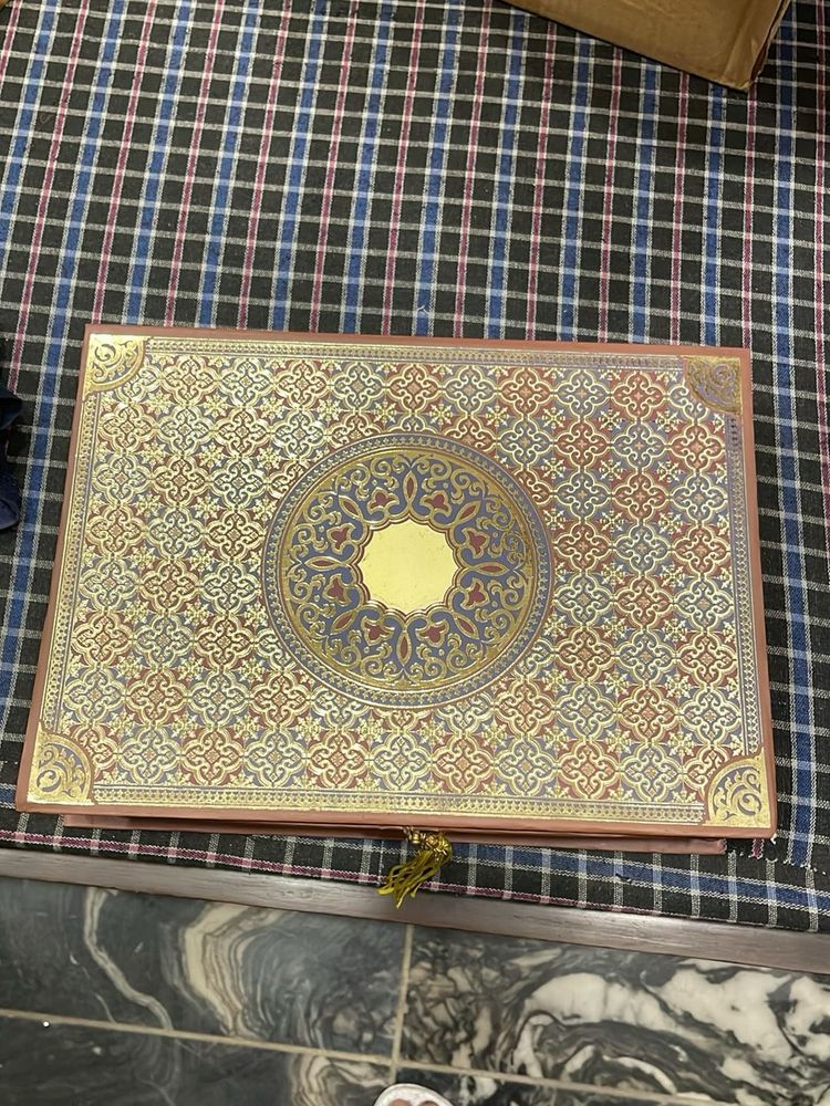Exquisite Traditional Gift Box