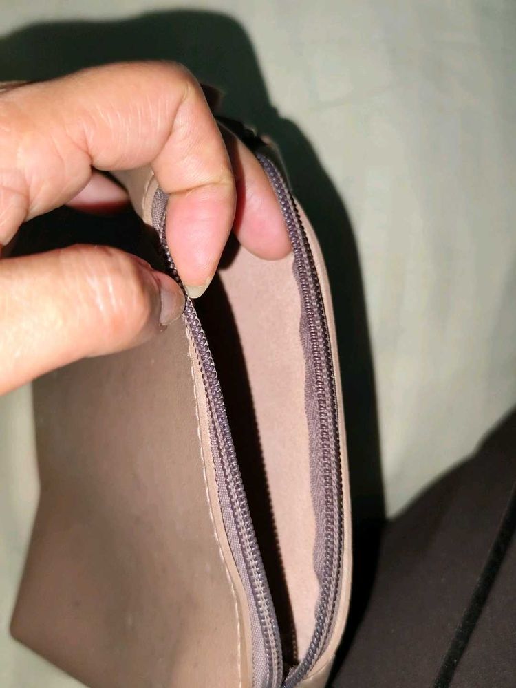 Order Above ₹1000/-🆓Sleek NeutralToneZipperPouch
