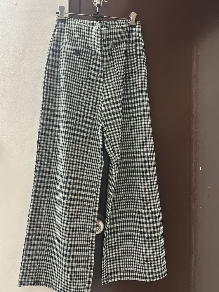 Chic Black &amp; White Checkered Pants