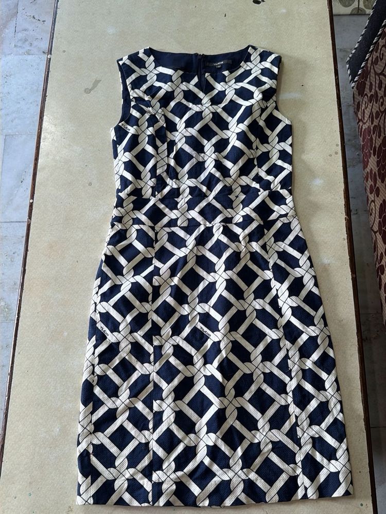 Stylish Sleeveless Navy &amp; White Dress