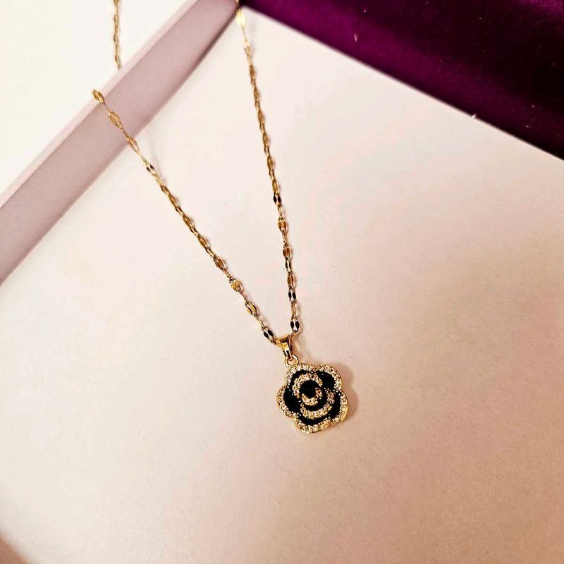 Elegant Black Rose Pendant Necklace Gold