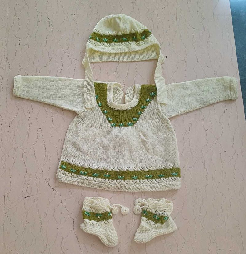 Brand New Handmade Knitted Baby Set - Adorable!