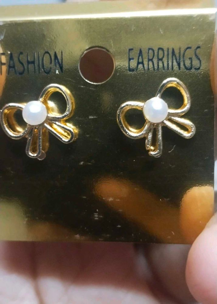 Charming Bow Pearl Earrings