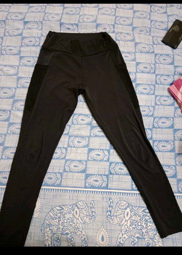 URBANIC Stylish Black Athleisure Jeggings