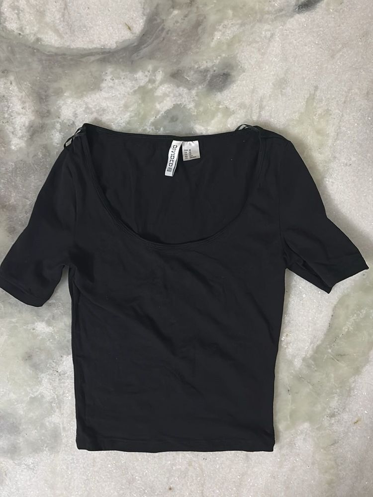 Chic Black Short Sleeve Scoop Neck Top
