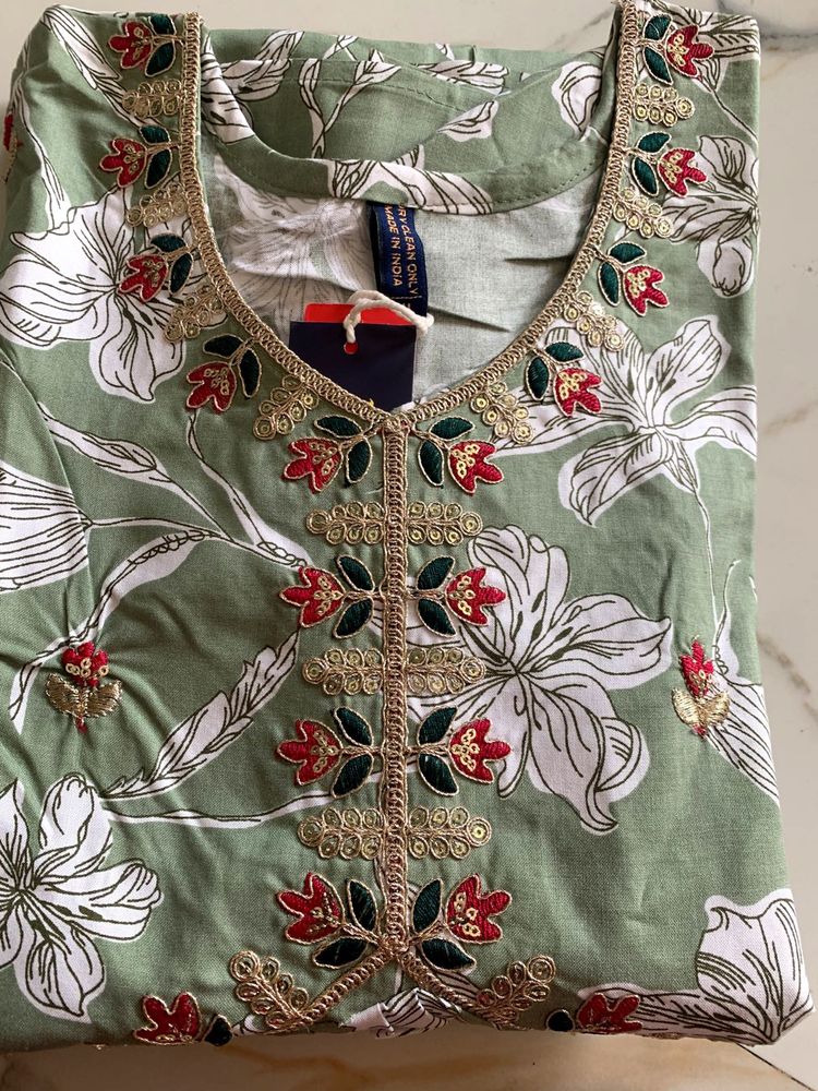 Elegant Floral Embroidered Kurta green