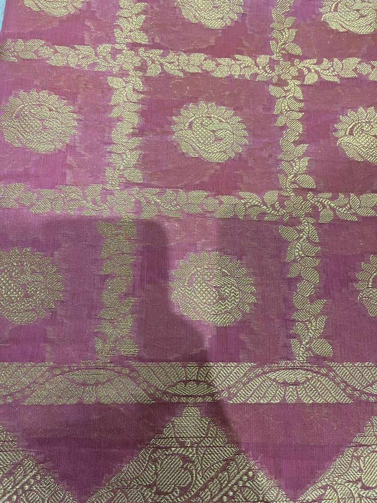 Elegant Pink dupatta with Gold Motifs