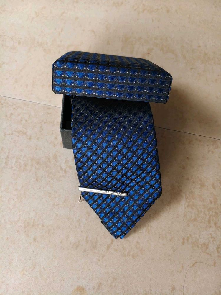 Blue Colour Tie With Cufflinks