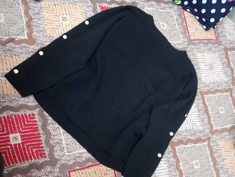 pullover with stylish button up sleeves