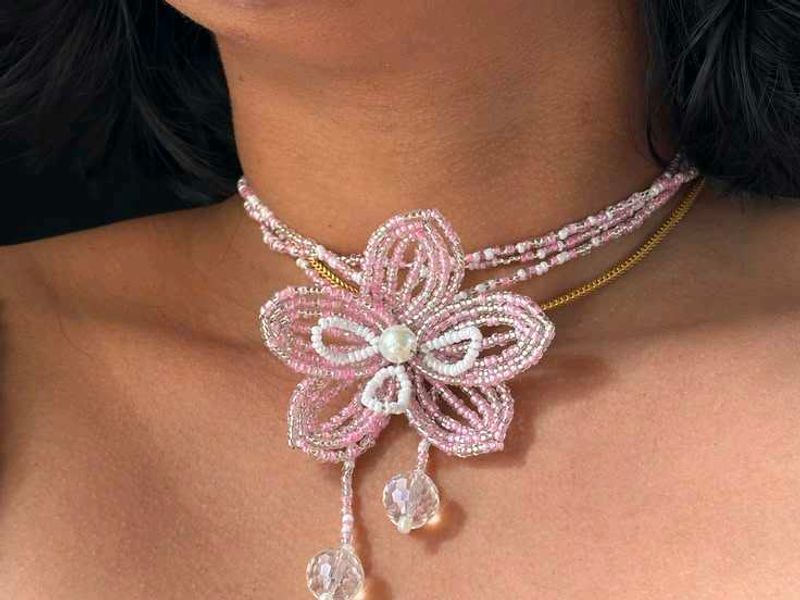 Chic Pink Beaded Flower Necklace