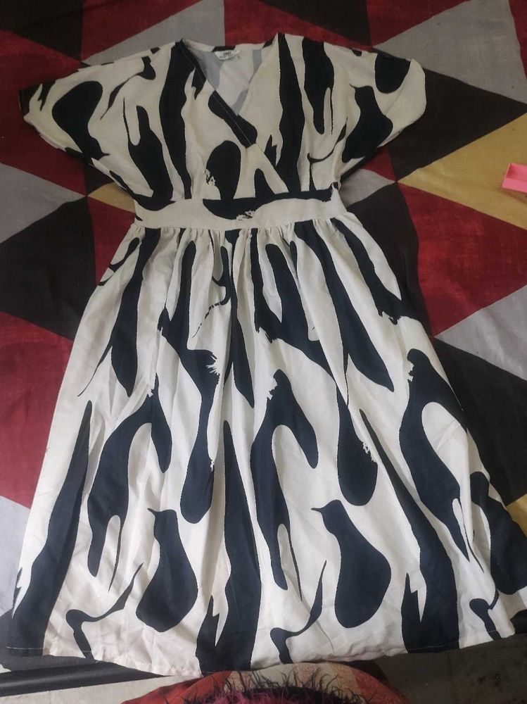 Chic Abstract Print Midi Dress