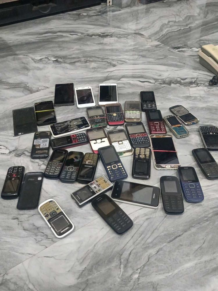 Mixed Lot of Mobile Phones