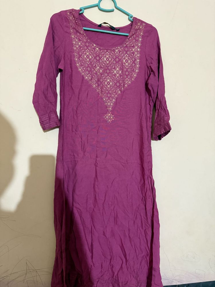 Elegant Purple Kurta with Intricate Neckline