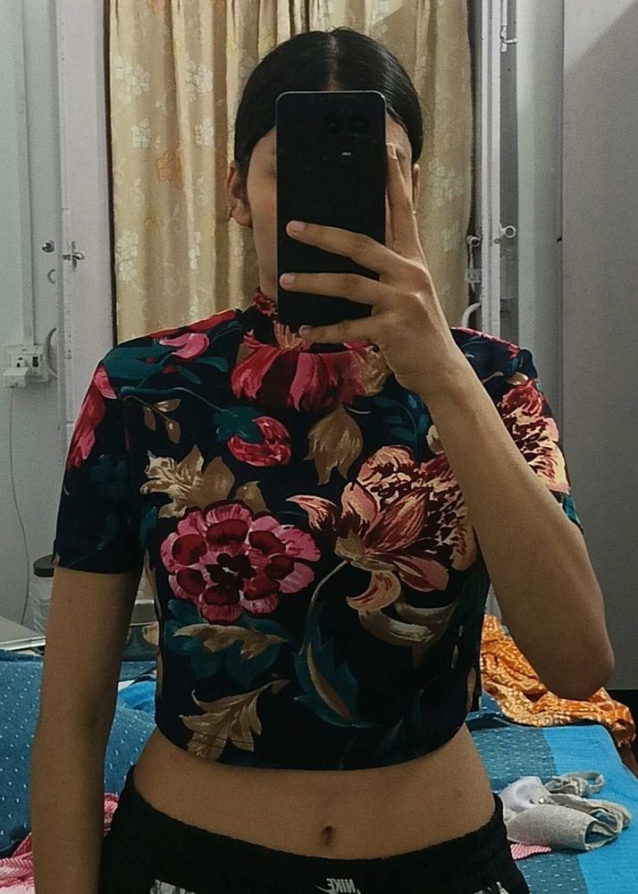Floral Printed Crop Top 🌸