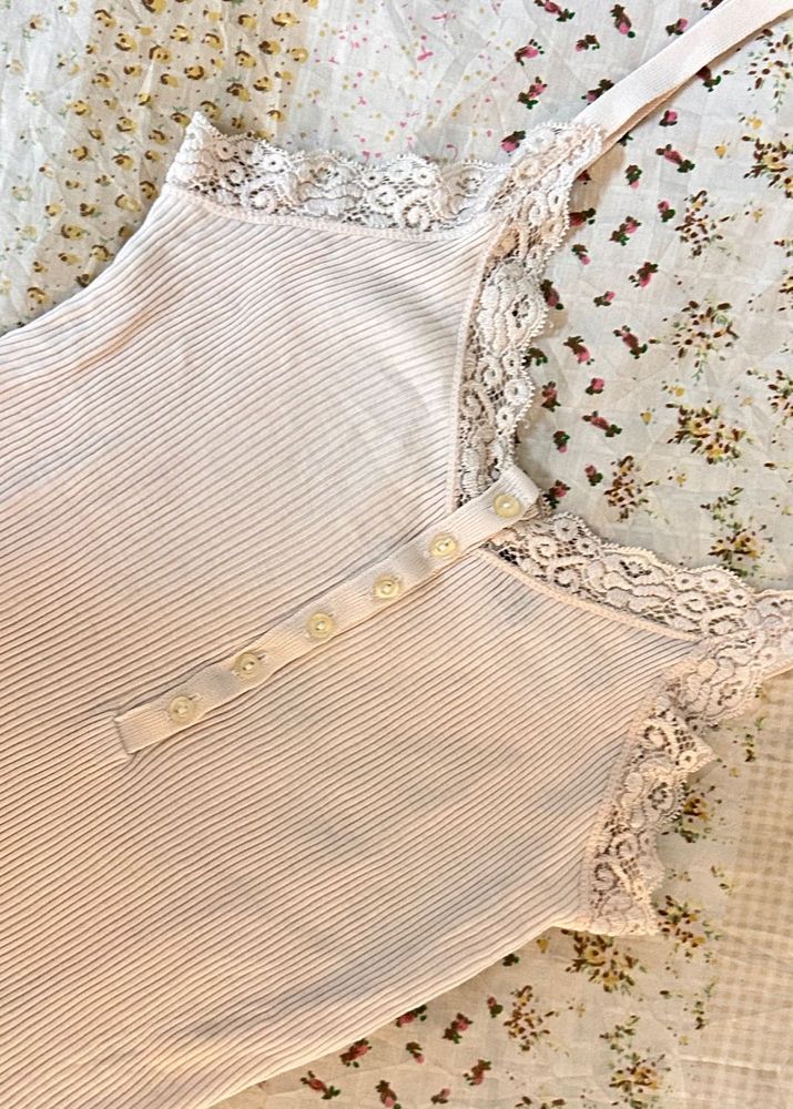 Lace coquettish Trim Cami