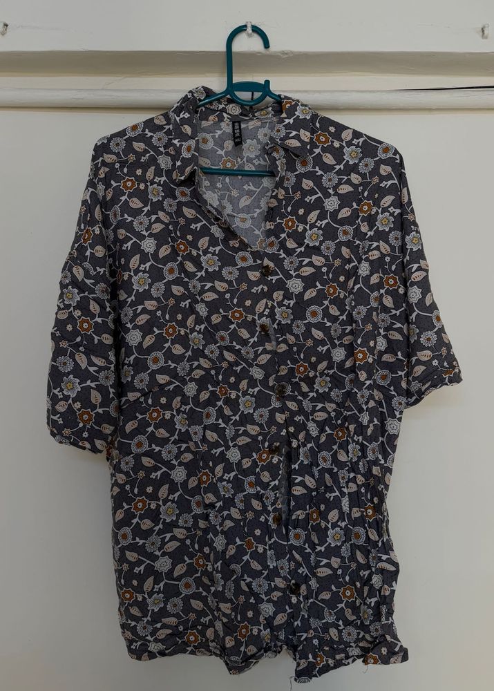 Chic Floral Print Button-Up Shirt