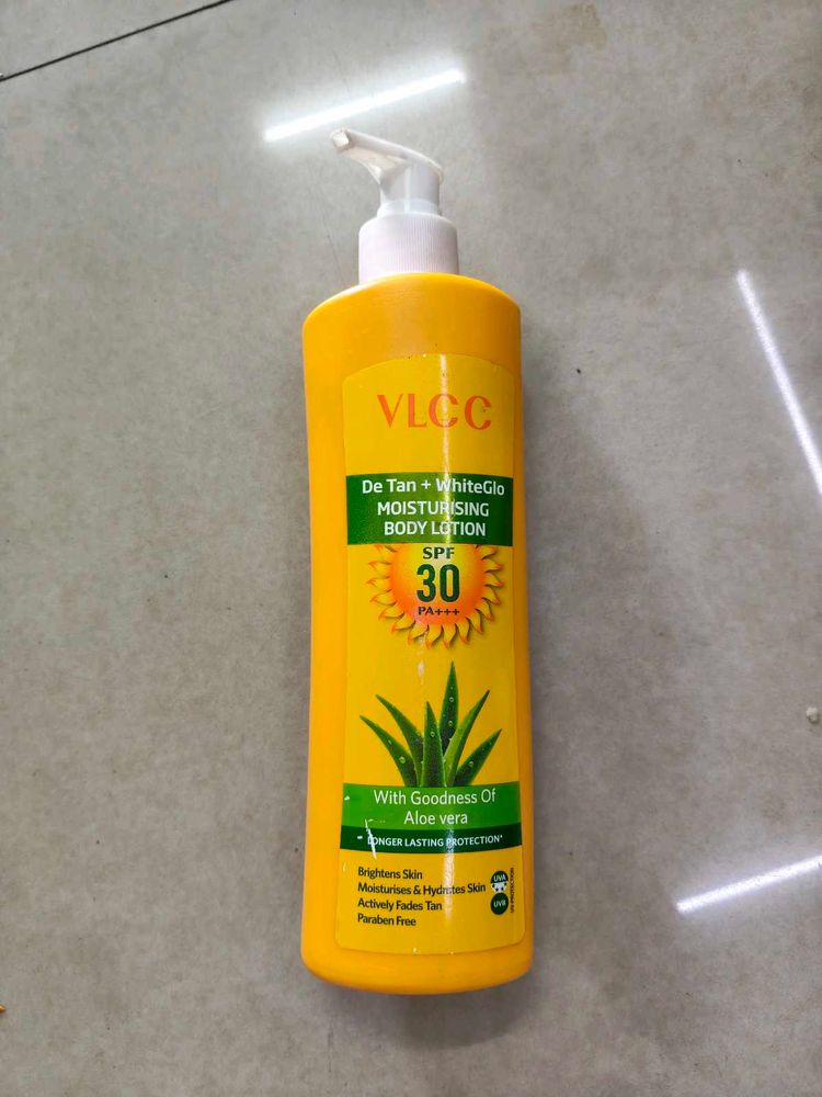 VLCC De Tan + WhiteGlo Body Lotion SPF 30