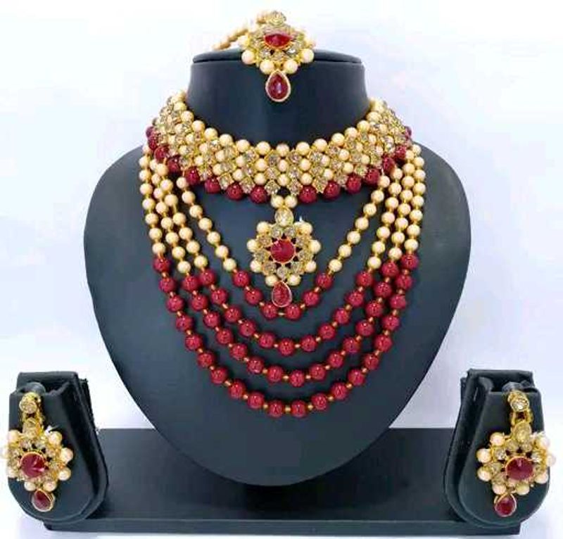 Red piece of Beautiful Necklace set....