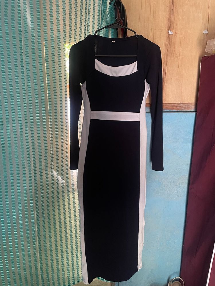 Chic Black &amp; White Long Sleeve Dress