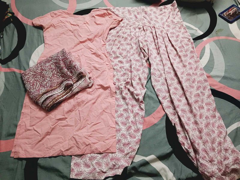 Pink Printed Kurta with Plain Pin