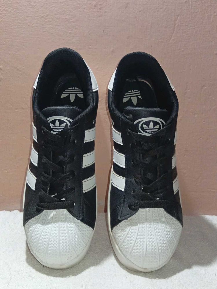 Adidas Superstar Sneakers