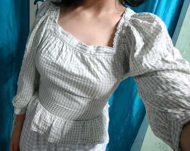 cute gingham medium sleeve top