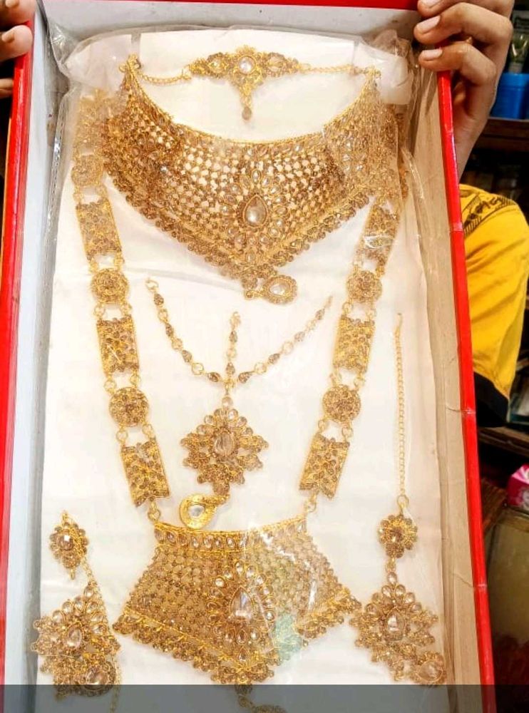 Exquisite Gold Bridal Jewelry Set