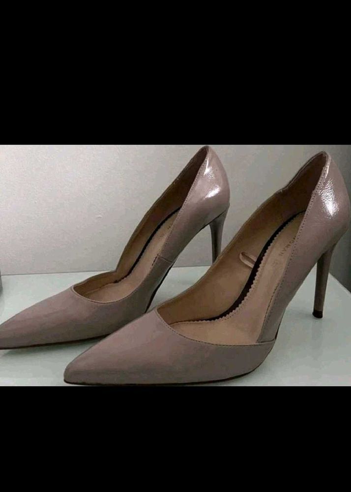 Zara Stylish Nude Pointed Toe Heels