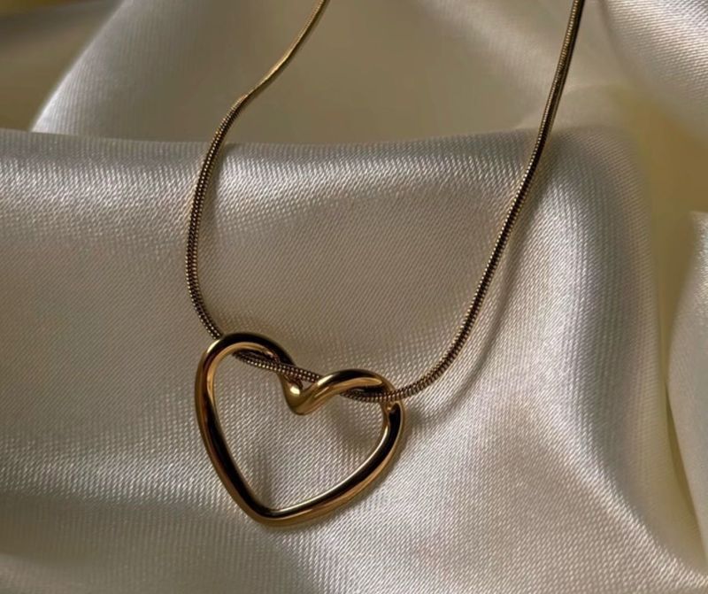 Elegant Heart Pendant Necklace