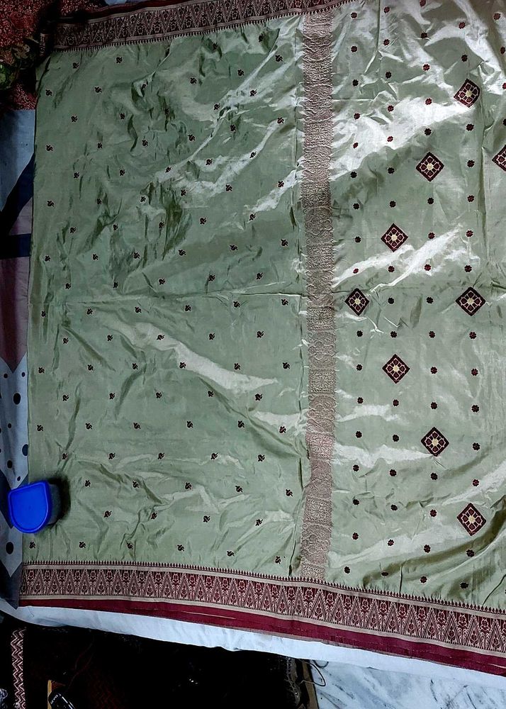 Elegant Silk Saree with Intricate Embroidery