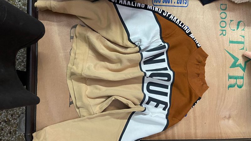 Stylish Graphic Print Sweatshirt