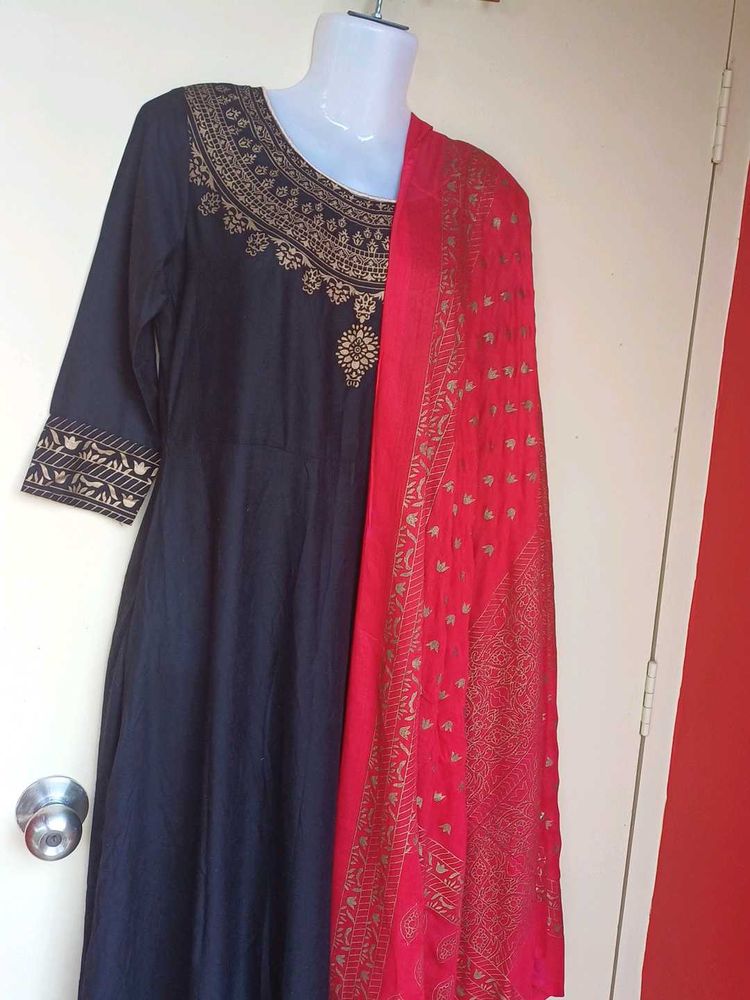 Elegant Black gown with Red Dupatta