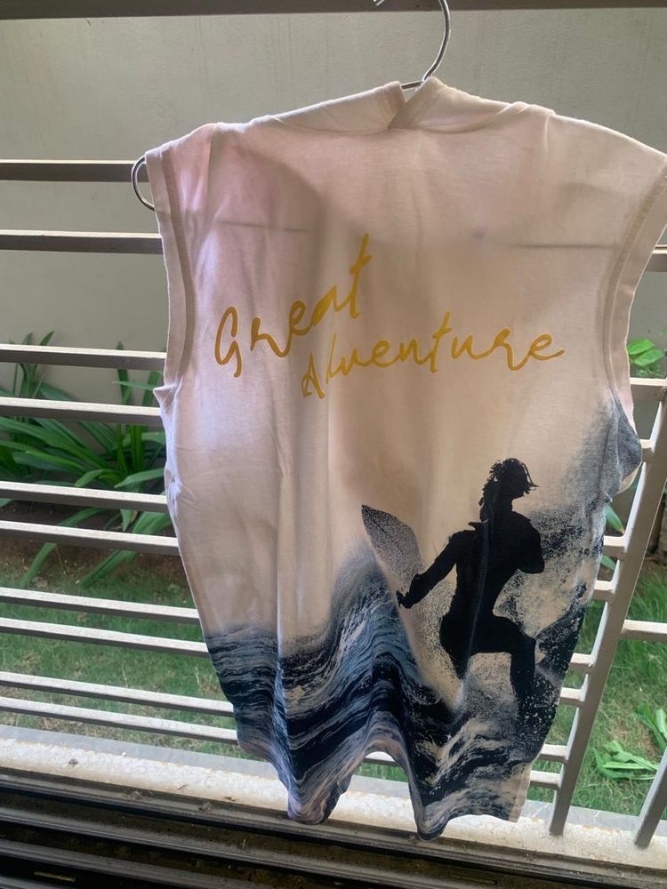 Sleeveless Graphic T-Shirt