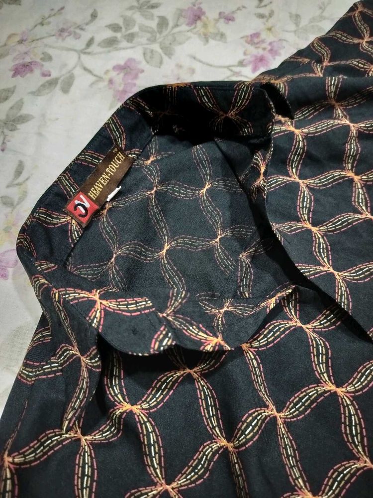Elegant Black crop short with pocket and Unique Pa