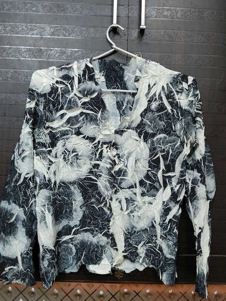 Stylish Black &amp; White Printed Top