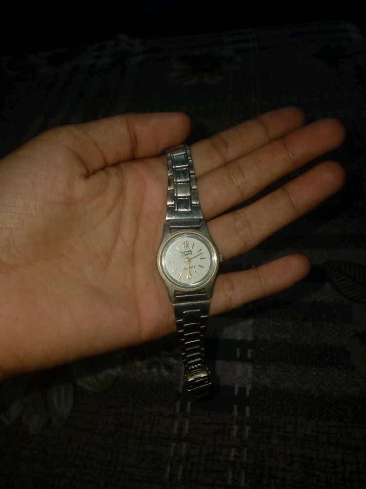 Classic Silver Band Wristwatch