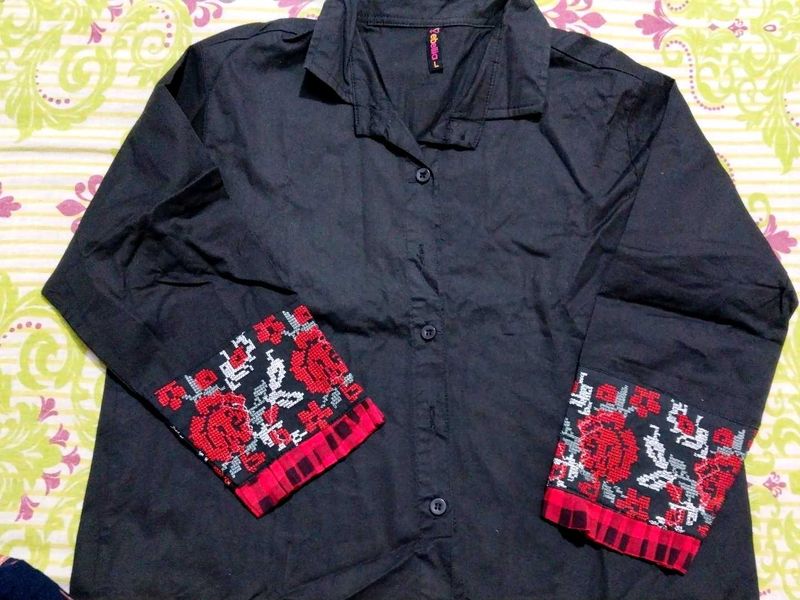 Black crop shirt with Embroidered Sleeves