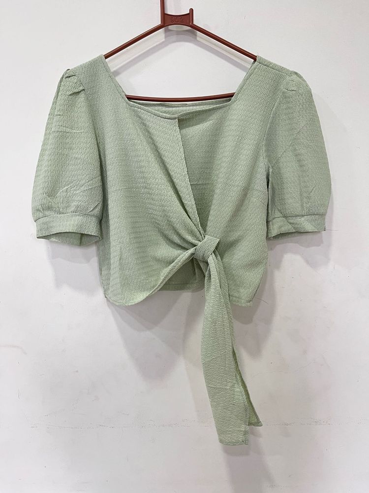 Chic Green Tie-Front Cropped Top