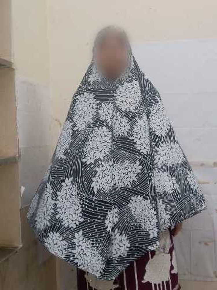 Elegant Black &amp; White Floral Print Abaya
