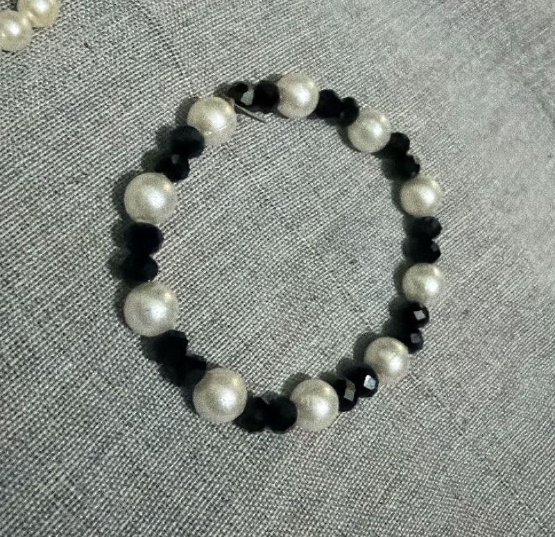 Elegant Pearl &amp; Black Beaded Bracelet
