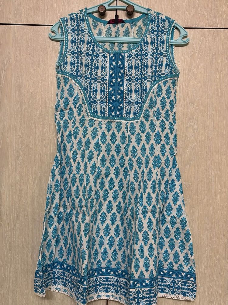 Blue &amp; White Printed Sleeveless Kurta