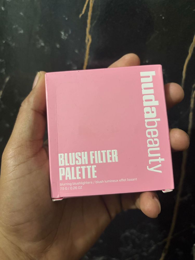 Huda Beauty Blush Filter Palette baby pink