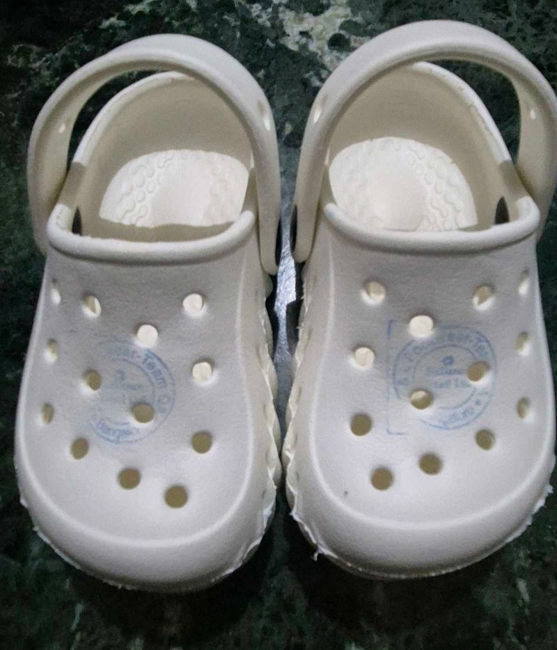 New Comfortable White Clogs for Kids in size 7