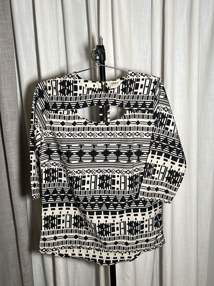 Black and White Patterned Tunic Top