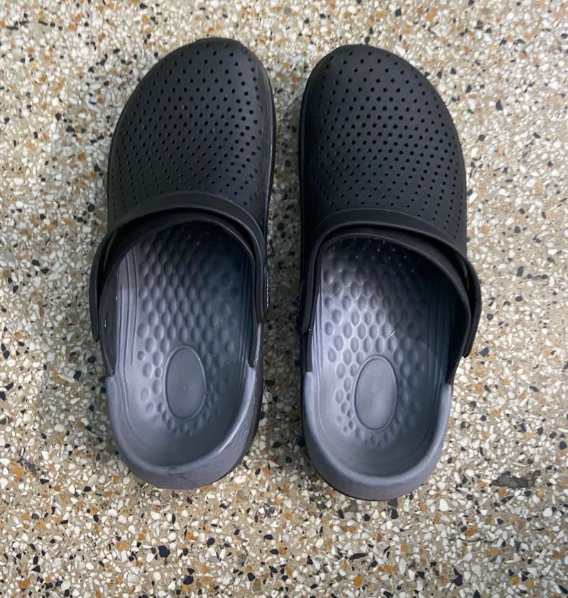 Zerol Black Everyday Wear Clogs for Men