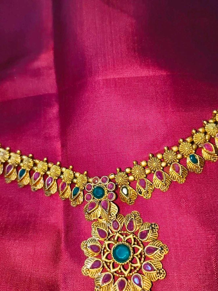 Antique necklace and kamarbandh