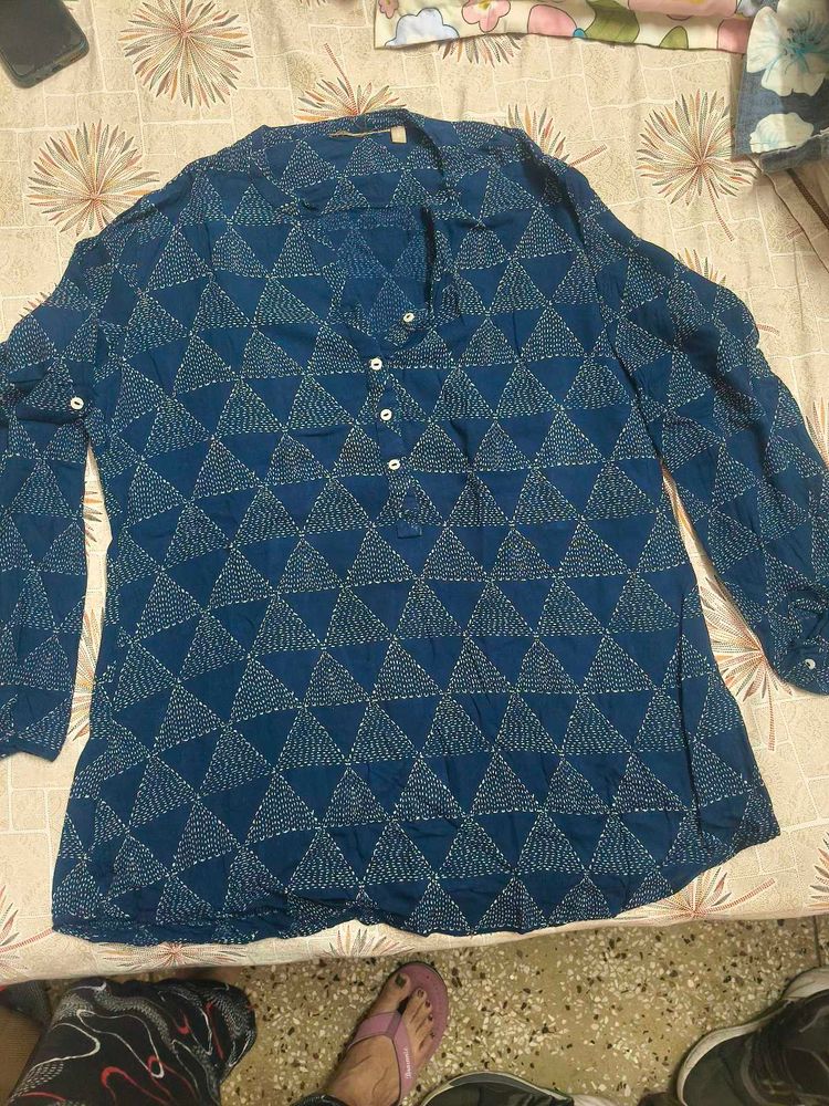 Blue Geometric Print Short Kurta in Xl size